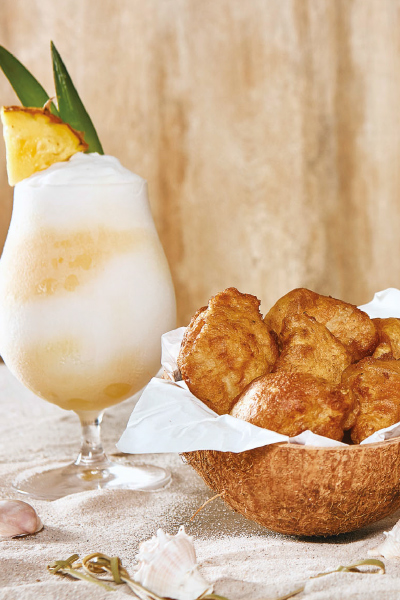 Pescado rebozado con piña colada.