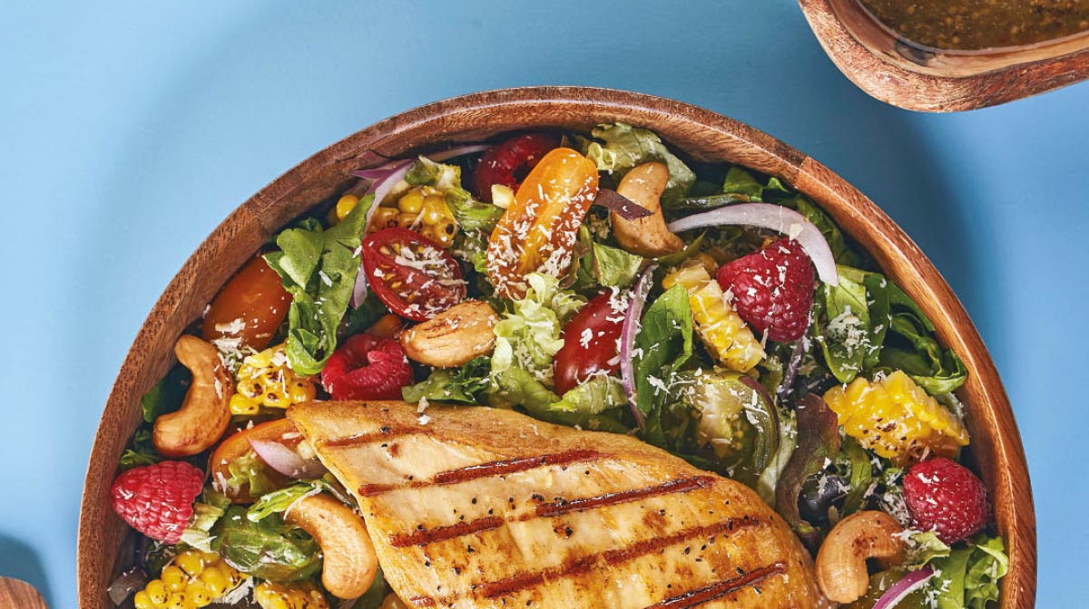 Cómo Hacer Ensalada De Pollo Con Lechugas Mixtas Y Frutos Secos