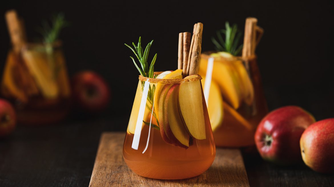 Para qué sirve el té de manzana con romero