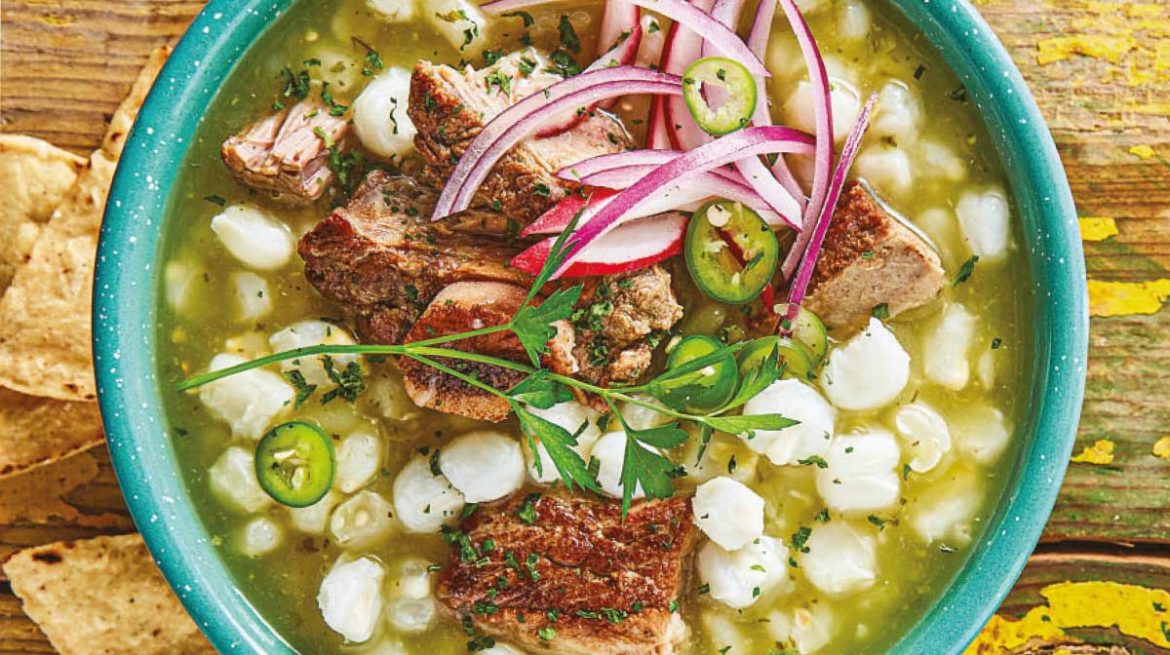 Cómo hacer pozole verde con carne de res