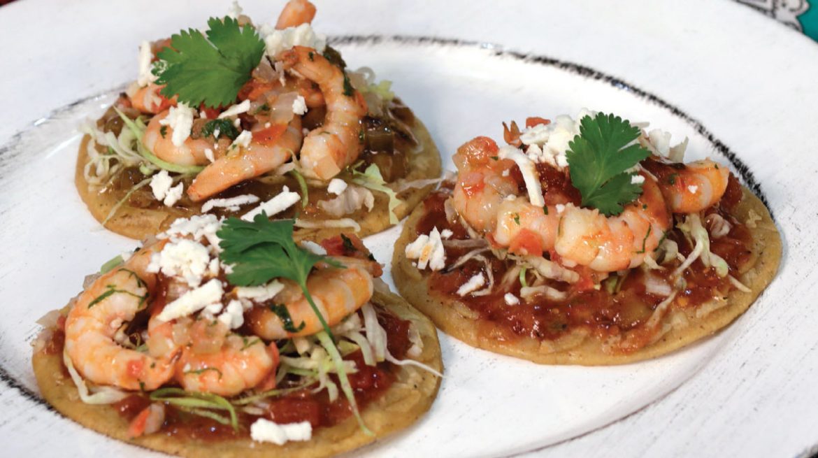 Picaditas de camarón a la mexicana