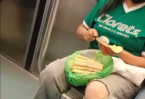 Taquitos de papa en el metro