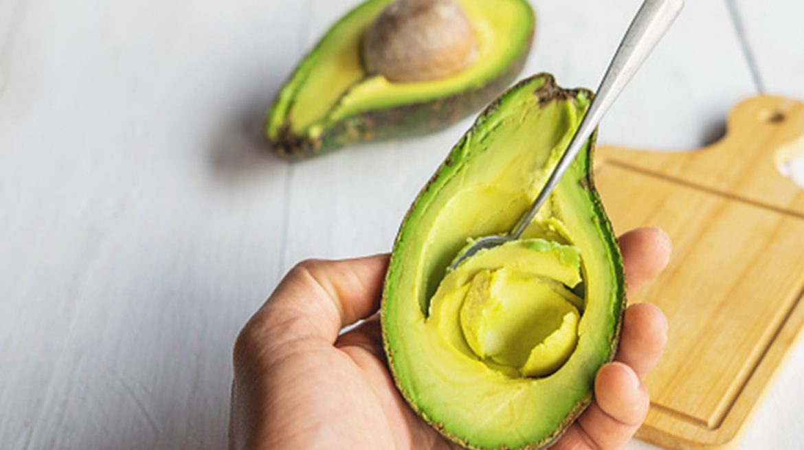 Comer aguacate