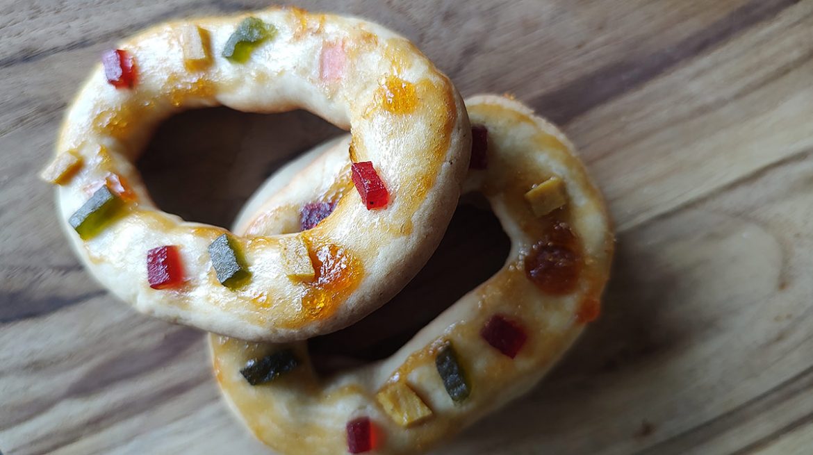 Galletas con forma de rosca de reyes