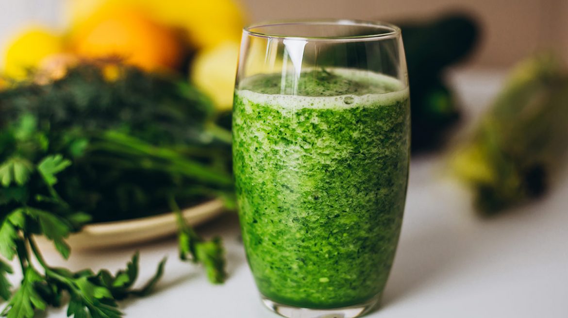 Jugo verde con naranja